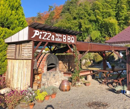 手作りのピザ窯 / BBQ台(有料)